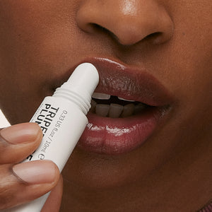 Model applying Berry Tripeptide Lip