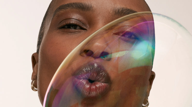 Model blowing bubble