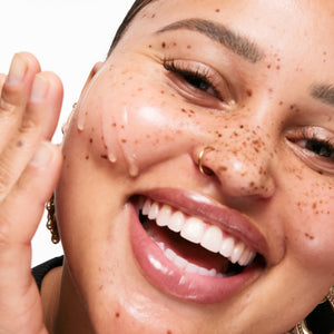 Model applying Hyaluronic Acid Serum to her face