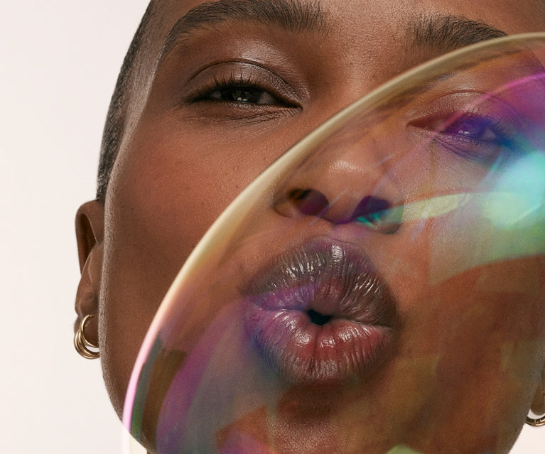 Model blowing bubble