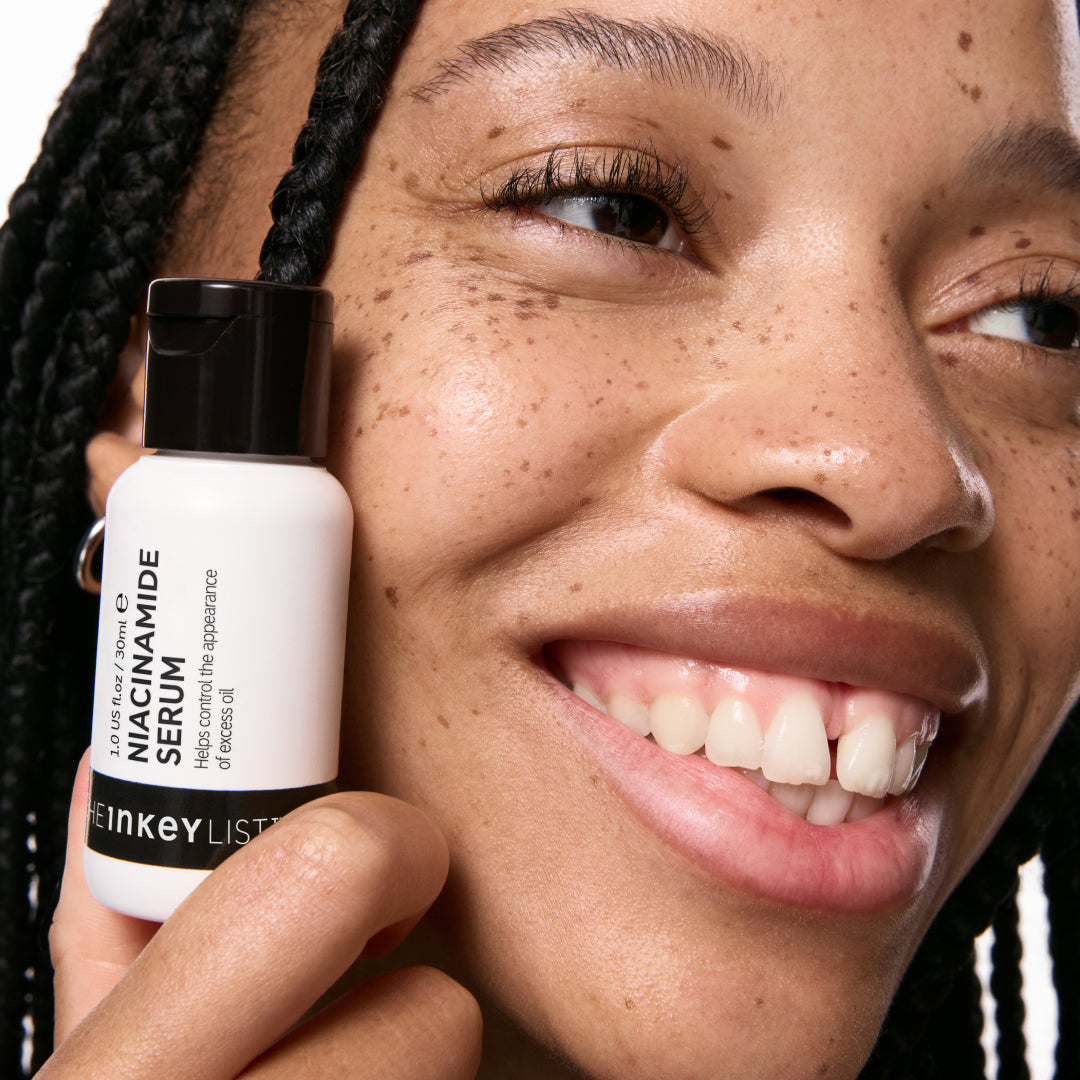 Model with Niacinamide Serum bottle